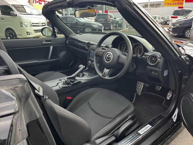 ロードスター ＲＳ　ＲＨＴ　禁煙／６速ＭＴ／電動ハードトップ／ビルシュタインダンパー／フロントタワーバー／純正ナビ／Ｂｌｕｅｔｏｏｔｈ／オートエアコン／トルクセンシング付ＬＳＤ／ＨＩＤヘッドライト／ＥＴＣ／スマートキー（14枚目）