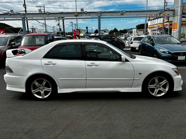 アルテッツァ ＲＳ２００　Ｚエディション　ユーザー買取／禁煙／純正フルエアロ／ＴＲＤマフラー／３Ｓエンジン／キーレス／純正１７インチアルミ／ＥＴＣ／取扱説明書／ディーラー記録簿Ｈ１１〜Ｈ２３．Ｈ２５．Ｈ２７／記録簿Ｈ２９．Ｒ１．２．３．５年付（33枚目）