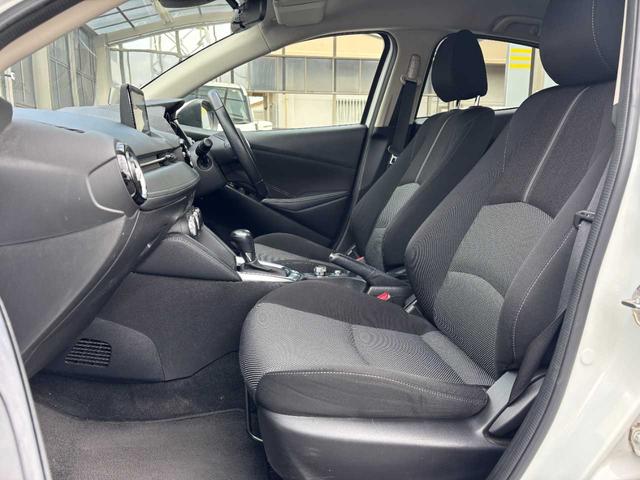 デミオ 13Sツーリング 1オナ禁煙/ユーザー買取車/純正フルエアロ/純正ナビ/レーンキープアシスト/スマートブレーキサポート/レーダークルーズ/地デジ/LEDヘッドライト/DVD/ETC/Bluetooth(28枚目)