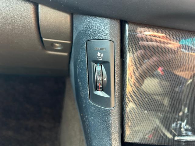 クラウンハイブリッド ベースグレード ユーザー買取/TEINローダウンサス/REALステアリング/プリクラッシュ/シートヒーター/黒革電動シート/クルコン/純正ナビ/バックカメラ/Bluetooth/社外18インチAW/メンテナンスノート(16枚目)