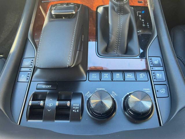 LX LX570 ユーザー買取/禁煙/サンルーフ/マークレビンソン/360度カメラ/プリクラッシュ/レーンキープ/黒革電動シート/LEDヘッド/パワーバック/Bluetooth/シートヒーター&クーラー/ETC2.0(10枚目)