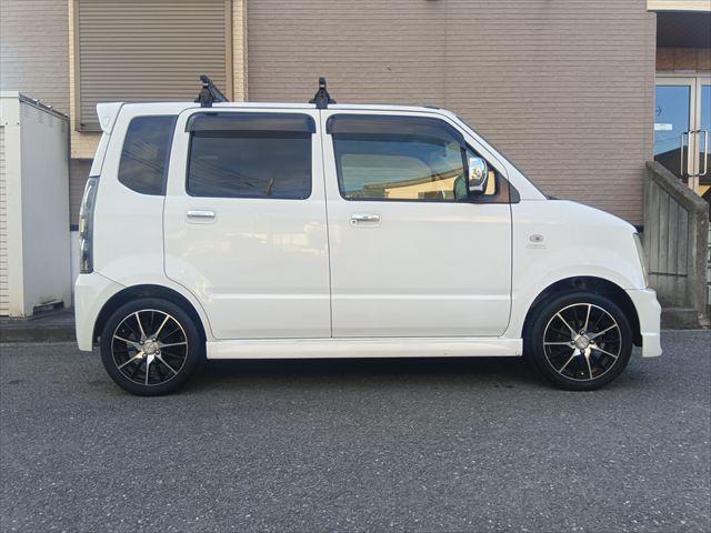 ワゴンＲ ＦＸ　マニュアル／４ＷＤ／ＳＵＺＵＫＩスポーツフルエアロ／キーレス／ＥＴＣ／ナビＴＶ／メッキ電動格納ミラー／フォグ／シートヒーター／アルミペダル／社外シフトノブ／社外アルミ／ドアバイザー／リアフィルム（7枚目）