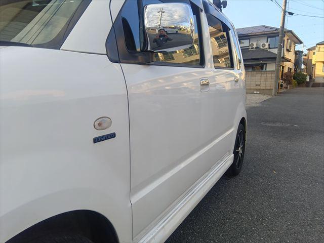 ワゴンＲ ＦＸ　マニュアル／４ＷＤ／ＳＵＺＵＫＩスポーツフルエアロ／キーレス／ＥＴＣ／ナビＴＶ／メッキ電動格納ミラー／フォグ／シートヒーター／アルミペダル／社外シフトノブ／社外アルミ／ドアバイザー／リアフィルム（14枚目）