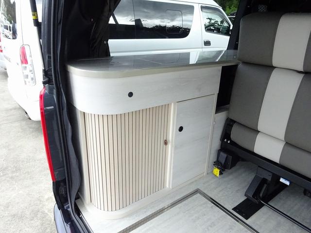 ハイエースバン キャンピングカー ケイワークス オーロラスタークルーズSL バンコン シンク エバスペヒャー製FFヒーター シングルサブ 1500Wインバーター フレキシブルソーラー サイドオーニング 電子レンジ 給排水19L フリップダウンモニター ポップアップ TSS(11枚目)