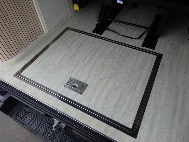 ハイエースバン キャンピングカー ケイワークス オーロラスタークルーズSL バンコン シンク エバスペヒャー製FFヒーター シングルサブ 1500Wインバーター フレキシブルソーラー サイドオーニング 電子レンジ 給排水19L フリップダウンモニター ポップアップ TSS(37枚目)