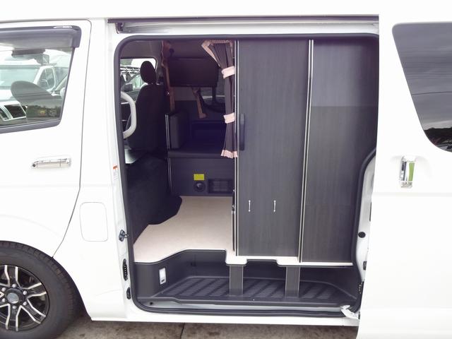 ハイエースワゴン キャンピングカー リンエイ バカンチェスプライベート バンコン シンク DC冷蔵庫 べバストFFヒーター ツインサブバッテリー 走行充電 インバーター2000W ソーラーパネル 電子レンジ 走行時リアクーラー・リアヒーター 給排水タンク 液晶テレビ(2枚目)