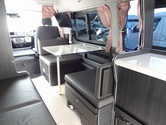 ハイエースワゴン キャンピングカー リンエイ バカンチェスプライベート バンコン シンク DC冷蔵庫 べバストFFヒーター ツインサブバッテリー 走行充電 インバーター2000W ソーラーパネル 電子レンジ 走行時リアクーラー・リアヒーター 給排水タンク 液晶テレビ(4枚目)