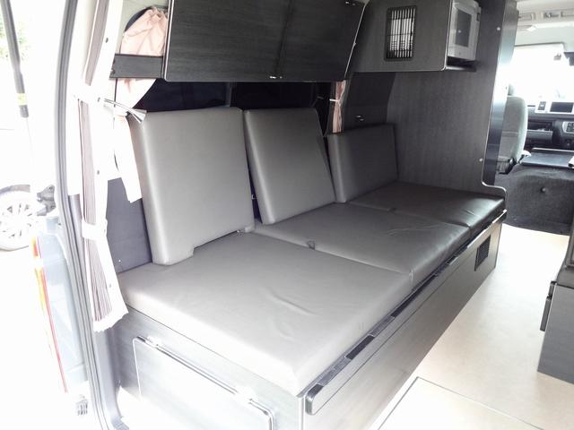 ハイエースワゴン キャンピングカー リンエイ バカンチェスプライベート バンコン シンク DC冷蔵庫 べバストFFヒーター ツインサブバッテリー 走行充電 インバーター2000W ソーラーパネル 電子レンジ 走行時リアクーラー・リアヒーター 給排水タンク 液晶テレビ(6枚目)