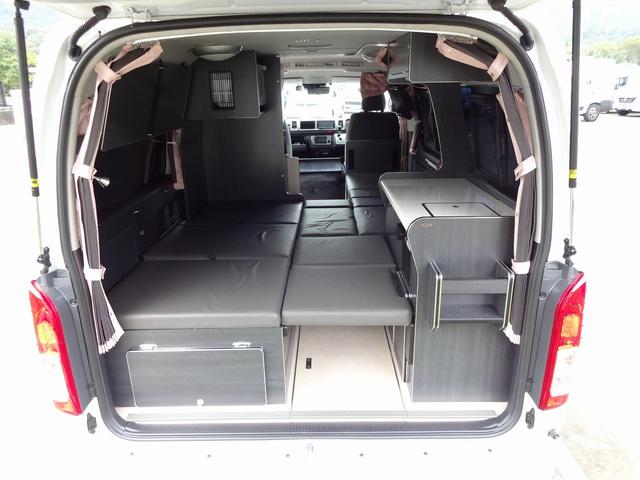 ハイエースワゴン キャンピングカー リンエイ バカンチェスプライベート バンコン シンク DC冷蔵庫 べバストFFヒーター ツインサブバッテリー 走行充電 インバーター2000W ソーラーパネル 電子レンジ 走行時リアクーラー・リアヒーター 給排水タンク 液晶テレビ(7枚目)