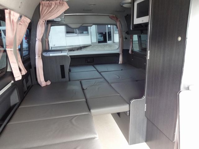 ハイエースワゴン キャンピングカー リンエイ バカンチェスプライベート バンコン シンク DC冷蔵庫 べバストFFヒーター ツインサブバッテリー 走行充電 インバーター2000W ソーラーパネル 電子レンジ 走行時リアクーラー・リアヒーター 給排水タンク 液晶テレビ(10枚目)
