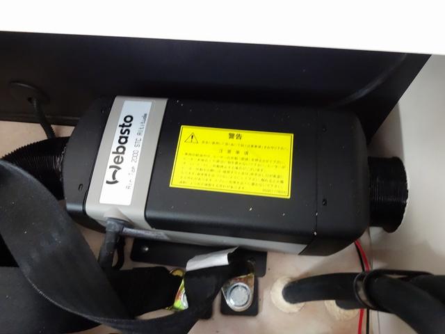 ハイエースワゴン キャンピングカー リンエイ バカンチェスプライベート バンコン シンク DC冷蔵庫 べバストFFヒーター ツインサブバッテリー 走行充電 インバーター2000W ソーラーパネル 電子レンジ 走行時リアクーラー・リアヒーター 給排水タンク 液晶テレビ(12枚目)