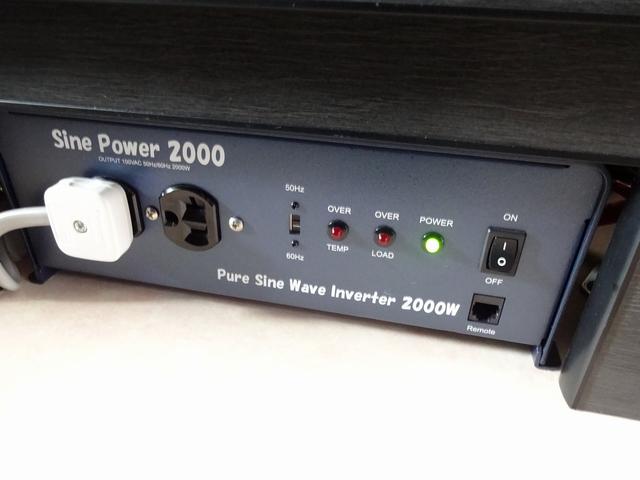 ハイエースワゴン キャンピングカー リンエイ バカンチェスプライベート バンコン シンク DC冷蔵庫 べバストFFヒーター ツインサブバッテリー 走行充電 インバーター2000W ソーラーパネル 電子レンジ 走行時リアクーラー・リアヒーター 給排水タンク 液晶テレビ(15枚目)