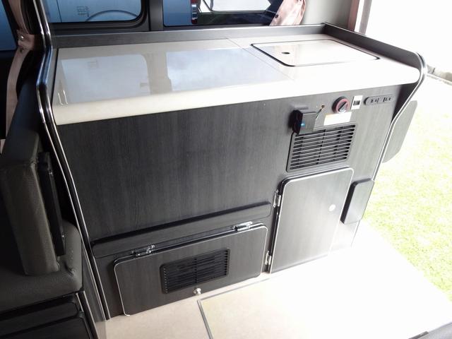 ハイエースワゴン キャンピングカー リンエイ バカンチェスプライベート バンコン シンク DC冷蔵庫 べバストFFヒーター ツインサブバッテリー 走行充電 インバーター2000W ソーラーパネル 電子レンジ 走行時リアクーラー・リアヒーター 給排水タンク 液晶テレビ(20枚目)