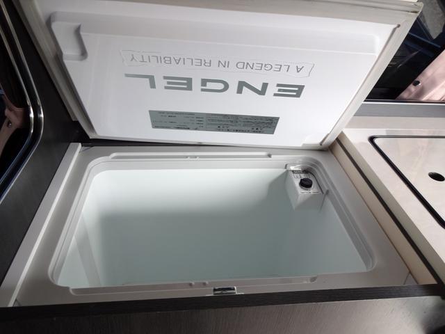 ハイエースワゴン キャンピングカー リンエイ バカンチェスプライベート バンコン シンク DC冷蔵庫 べバストFFヒーター ツインサブバッテリー 走行充電 インバーター2000W ソーラーパネル 電子レンジ 走行時リアクーラー・リアヒーター 給排水タンク 液晶テレビ(21枚目)