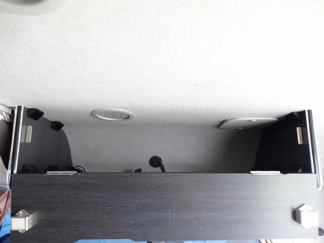 ハイエースワゴン キャンピングカー リンエイ バカンチェスプライベート バンコン シンク DC冷蔵庫 べバストFFヒーター ツインサブバッテリー 走行充電 インバーター2000W ソーラーパネル 電子レンジ 走行時リアクーラー・リアヒーター 給排水タンク 液晶テレビ(27枚目)