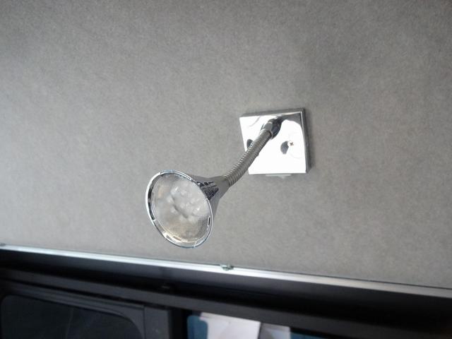 ハイエースワゴン キャンピングカー リンエイ バカンチェスプライベート バンコン シンク DC冷蔵庫 べバストFFヒーター ツインサブバッテリー 走行充電 インバーター2000W ソーラーパネル 電子レンジ 走行時リアクーラー・リアヒーター 給排水タンク 液晶テレビ(29枚目)