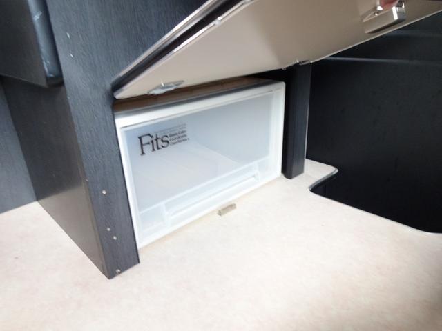 ハイエースワゴン キャンピングカー リンエイ バカンチェスプライベート バンコン シンク DC冷蔵庫 べバストFFヒーター ツインサブバッテリー 走行充電 インバーター2000W ソーラーパネル 電子レンジ 走行時リアクーラー・リアヒーター 給排水タンク 液晶テレビ(33枚目)