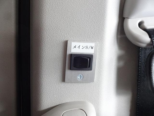 ハイエースワゴン キャンピングカー リンエイ バカンチェスプライベート バンコン シンク DC冷蔵庫 べバストFFヒーター ツインサブバッテリー 走行充電 インバーター2000W ソーラーパネル 電子レンジ 走行時リアクーラー・リアヒーター 給排水タンク 液晶テレビ(35枚目)