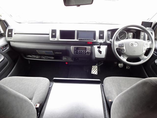 ハイエースワゴン キャンピングカー リンエイ バカンチェスプライベート バンコン シンク DC冷蔵庫 べバストFFヒーター ツインサブバッテリー 走行充電 インバーター2000W ソーラーパネル 電子レンジ 走行時リアクーラー・リアヒーター 給排水タンク 液晶テレビ(43枚目)