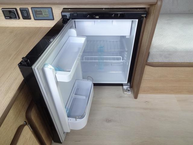 ハイエースワゴン キャンピングカー FOCS FIKA オーダー受付中 バンコン シンク コンロ シングルサブ べバストFFヒーター クールスター 強化バッテリーセット パノラミックビュー デジタルインナーミラー フリップダウンモニター LEDヘッドライト 専用コンソール(9枚目)