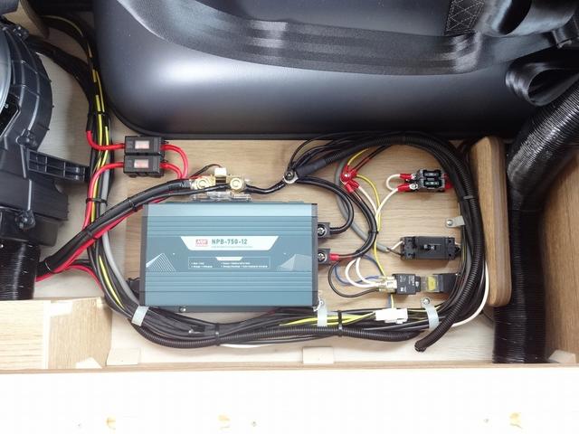 ハイエースワゴン キャンピングカー FOCS FIKA オーダー受付中 バンコン シンク コンロ シングルサブ べバストFFヒーター クールスター 強化バッテリーセット パノラミックビュー デジタルインナーミラー フリップダウンモニター LEDヘッドライト 専用コンソール(23枚目)