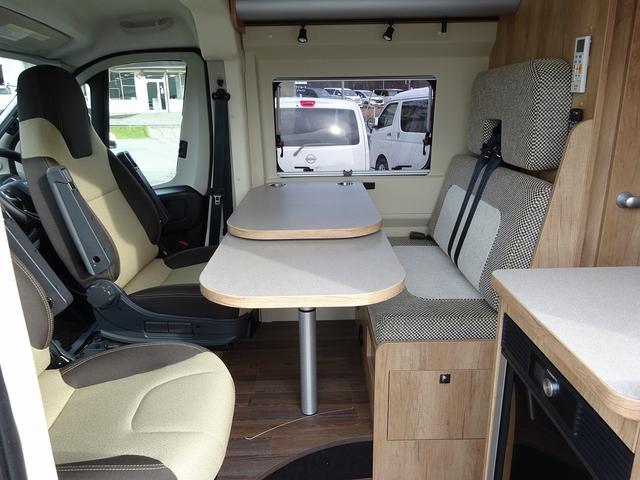 デュカト ナッツＲＶ　フォルトナ　タイプＭ　エボライト　シンク　ＤＣ冷蔵庫　エバスペヒャー製ＦＦヒーター　リチウム４００Ａｈ　インバーター１５００Ｗ　温水ボイラー（カセットガス）　家庭用ＡＣ　後席ＴＶ　給排水タンク　サイドオーニング　電動ステップ（2枚目）