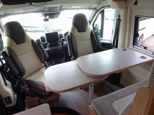 デュカト ナッツＲＶ　フォルトナ　タイプＭ　エボライト　シンク　ＤＣ冷蔵庫　エバスペヒャー製ＦＦヒーター　リチウム４００Ａｈ　インバーター１５００Ｗ　温水ボイラー（カセットガス）　家庭用ＡＣ　後席ＴＶ　給排水タンク　サイドオーニング　電動ステップ（5枚目）