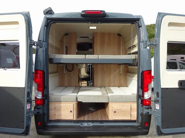 デュカト ナッツＲＶ　フォルトナ　タイプＭ　エボライト　シンク　ＤＣ冷蔵庫　エバスペヒャー製ＦＦヒーター　リチウム４００Ａｈ　インバーター１５００Ｗ　温水ボイラー（カセットガス）　家庭用ＡＣ　後席ＴＶ　給排水タンク　サイドオーニング　電動ステップ（7枚目）