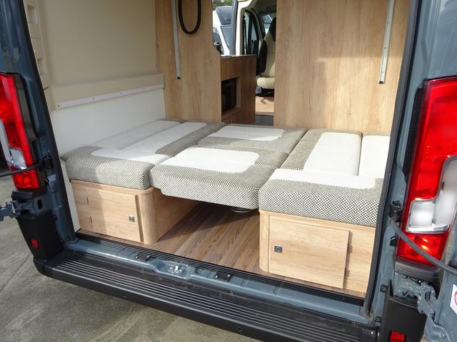 デュカト ナッツＲＶ　フォルトナ　タイプＭ　エボライト　シンク　ＤＣ冷蔵庫　エバスペヒャー製ＦＦヒーター　リチウム４００Ａｈ　インバーター１５００Ｗ　温水ボイラー（カセットガス）　家庭用ＡＣ　後席ＴＶ　給排水タンク　サイドオーニング　電動ステップ（8枚目）