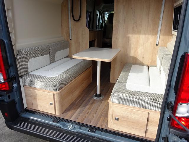 デュカト ナッツＲＶ　フォルトナ　タイプＭ　エボライト　シンク　ＤＣ冷蔵庫　エバスペヒャー製ＦＦヒーター　リチウム４００Ａｈ　インバーター１５００Ｗ　温水ボイラー（カセットガス）　家庭用ＡＣ　後席ＴＶ　給排水タンク　サイドオーニング　電動ステップ（10枚目）