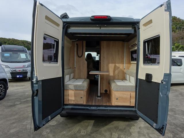 デュカト ナッツＲＶ　フォルトナ　タイプＭ　エボライト　シンク　ＤＣ冷蔵庫　エバスペヒャー製ＦＦヒーター　リチウム４００Ａｈ　インバーター１５００Ｗ　温水ボイラー（カセットガス）　家庭用ＡＣ　後席ＴＶ　給排水タンク　サイドオーニング　電動ステップ（12枚目）