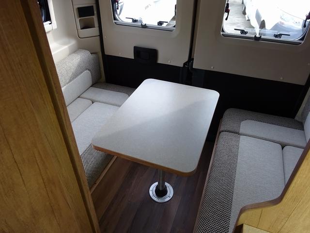 デュカト ナッツＲＶ　フォルトナ　タイプＭ　エボライト　シンク　ＤＣ冷蔵庫　エバスペヒャー製ＦＦヒーター　リチウム４００Ａｈ　インバーター１５００Ｗ　温水ボイラー（カセットガス）　家庭用ＡＣ　後席ＴＶ　給排水タンク　サイドオーニング　電動ステップ（13枚目）