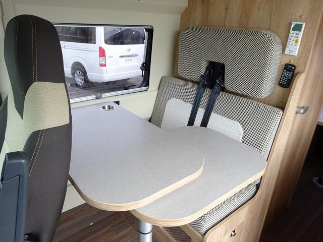 デュカト ナッツＲＶ　フォルトナ　タイプＭ　エボライト　シンク　ＤＣ冷蔵庫　エバスペヒャー製ＦＦヒーター　リチウム４００Ａｈ　インバーター１５００Ｗ　温水ボイラー（カセットガス）　家庭用ＡＣ　後席ＴＶ　給排水タンク　サイドオーニング　電動ステップ（25枚目）