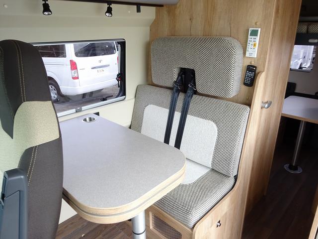 デュカト ナッツＲＶ　フォルトナ　タイプＭ　エボライト　シンク　ＤＣ冷蔵庫　エバスペヒャー製ＦＦヒーター　リチウム４００Ａｈ　インバーター１５００Ｗ　温水ボイラー（カセットガス）　家庭用ＡＣ　後席ＴＶ　給排水タンク　サイドオーニング　電動ステップ（26枚目）