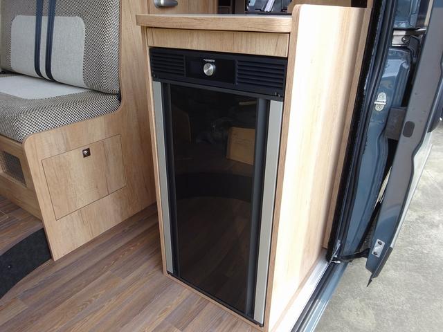 デュカト ナッツＲＶ　フォルトナ　タイプＭ　エボライト　シンク　ＤＣ冷蔵庫　エバスペヒャー製ＦＦヒーター　リチウム４００Ａｈ　インバーター１５００Ｗ　温水ボイラー（カセットガス）　家庭用ＡＣ　後席ＴＶ　給排水タンク　サイドオーニング　電動ステップ（29枚目）