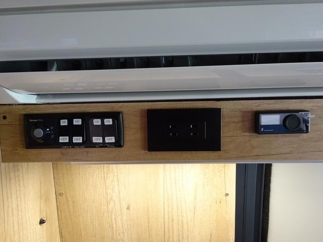 デュカト ナッツＲＶ　フォルトナ　タイプＭ　エボライト　シンク　ＤＣ冷蔵庫　エバスペヒャー製ＦＦヒーター　リチウム４００Ａｈ　インバーター１５００Ｗ　温水ボイラー（カセットガス）　家庭用ＡＣ　後席ＴＶ　給排水タンク　サイドオーニング　電動ステップ（34枚目）