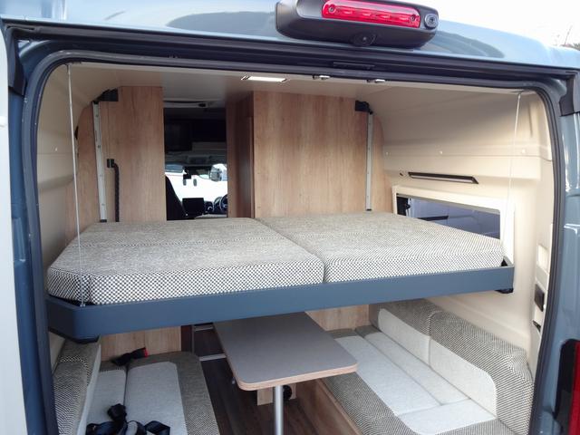 デュカト ナッツＲＶ　フォルトナ　タイプＭ　エボライト　シンク　ＤＣ冷蔵庫　エバスペヒャー製ＦＦヒーター　リチウム４００Ａｈ　インバーター１５００Ｗ　温水ボイラー（カセットガス）　家庭用ＡＣ　後席ＴＶ　給排水タンク　サイドオーニング　電動ステップ（40枚目）