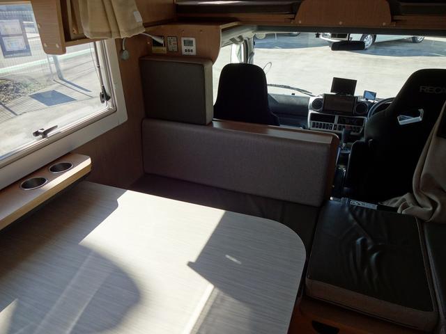 カムロード キャンピングカー バンテック コルドリーブス キャブコン シンク コンロ DC冷蔵庫 べバスト製FFヒーター リチウム500Ah 内部電源 外部充電 インバーター1500W フレキシブルソーラー4枚 家庭用エアコン 液晶テレビ マックスファン(3枚目)