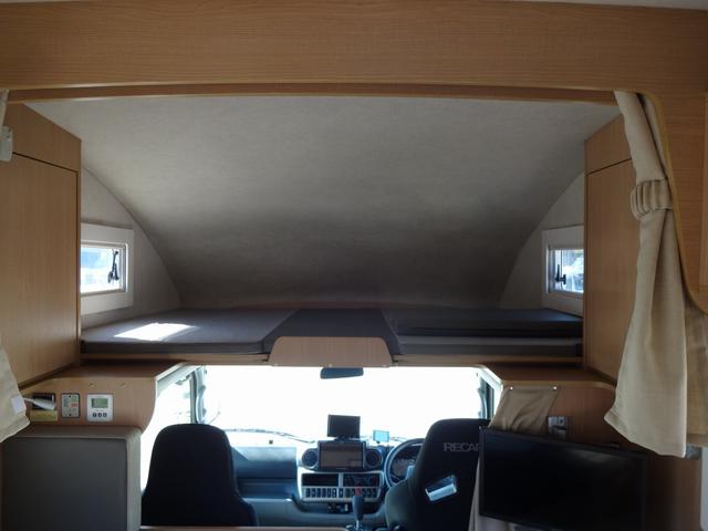 カムロード キャンピングカー バンテック コルドリーブス キャブコン シンク コンロ DC冷蔵庫 べバスト製FFヒーター リチウム500Ah 内部電源 外部充電 インバーター1500W フレキシブルソーラー4枚 家庭用エアコン 液晶テレビ マックスファン(6枚目)