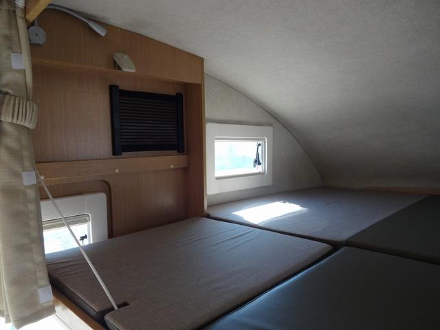 カムロード キャンピングカー バンテック コルドリーブス キャブコン シンク コンロ DC冷蔵庫 べバスト製FFヒーター リチウム500Ah 内部電源 外部充電 インバーター1500W フレキシブルソーラー4枚 家庭用エアコン 液晶テレビ マックスファン(8枚目)