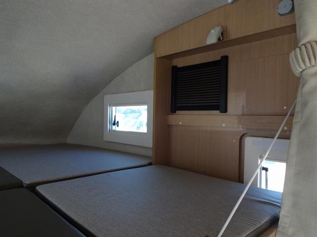 カムロード キャンピングカー バンテック コルドリーブス キャブコン シンク コンロ DC冷蔵庫 べバスト製FFヒーター リチウム500Ah 内部電源 外部充電 インバーター1500W フレキシブルソーラー4枚 家庭用エアコン 液晶テレビ マックスファン(9枚目)