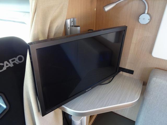 カムロード キャンピングカー バンテック コルドリーブス キャブコン シンク コンロ DC冷蔵庫 べバスト製FFヒーター リチウム500Ah 内部電源 外部充電 インバーター1500W フレキシブルソーラー4枚 家庭用エアコン 液晶テレビ マックスファン(12枚目)