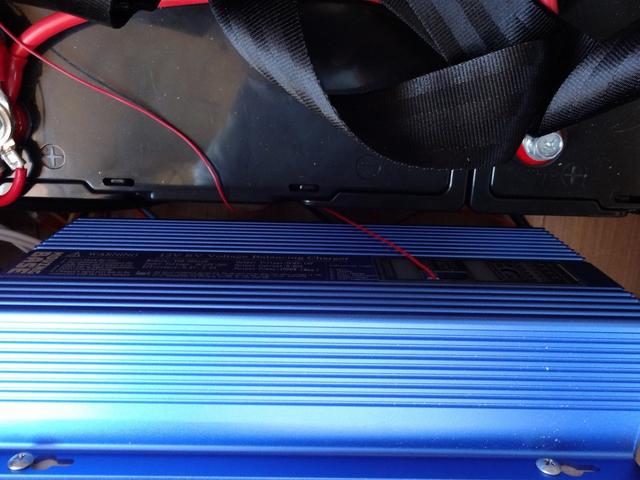 カムロード キャンピングカー バンテック コルドリーブス キャブコン シンク コンロ DC冷蔵庫 べバスト製FFヒーター リチウム500Ah 内部電源 外部充電 インバーター1500W フレキシブルソーラー4枚 家庭用エアコン 液晶テレビ マックスファン(17枚目)