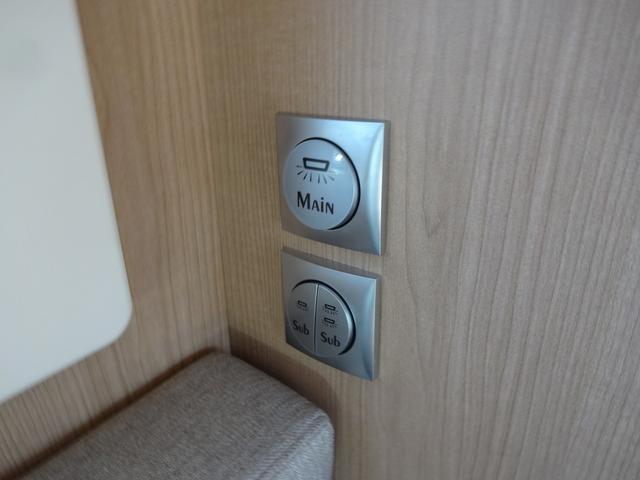 カムロード キャンピングカー バンテック コルドリーブス キャブコン シンク コンロ DC冷蔵庫 べバスト製FFヒーター リチウム500Ah 内部電源 外部充電 インバーター1500W フレキシブルソーラー4枚 家庭用エアコン 液晶テレビ マックスファン(24枚目)