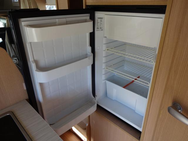 カムロード キャンピングカー バンテック コルドリーブス キャブコン シンク コンロ DC冷蔵庫 べバスト製FFヒーター リチウム500Ah 内部電源 外部充電 インバーター1500W フレキシブルソーラー4枚 家庭用エアコン 液晶テレビ マックスファン(26枚目)