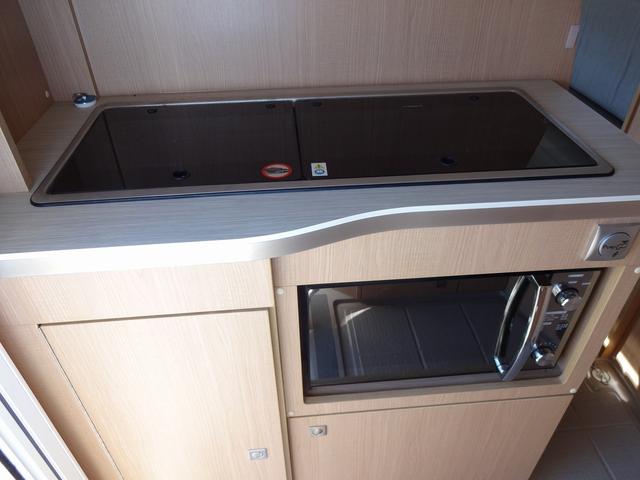 カムロード キャンピングカー バンテック コルドリーブス キャブコン シンク コンロ DC冷蔵庫 べバスト製FFヒーター リチウム500Ah 内部電源 外部充電 インバーター1500W フレキシブルソーラー4枚 家庭用エアコン 液晶テレビ マックスファン(28枚目)