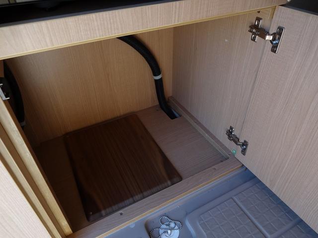 カムロード キャンピングカー バンテック コルドリーブス キャブコン シンク コンロ DC冷蔵庫 べバスト製FFヒーター リチウム500Ah 内部電源 外部充電 インバーター1500W フレキシブルソーラー4枚 家庭用エアコン 液晶テレビ マックスファン(31枚目)