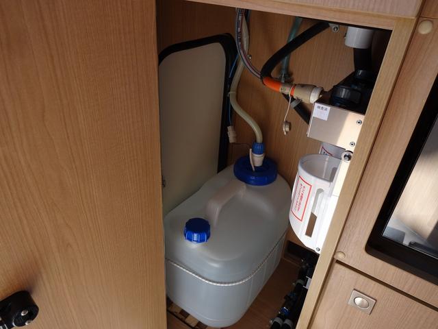 カムロード キャンピングカー バンテック コルドリーブス キャブコン シンク コンロ DC冷蔵庫 べバスト製FFヒーター リチウム500Ah 内部電源 外部充電 インバーター1500W フレキシブルソーラー4枚 家庭用エアコン 液晶テレビ マックスファン(32枚目)