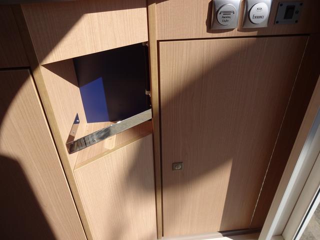 カムロード キャンピングカー バンテック コルドリーブス キャブコン シンク コンロ DC冷蔵庫 べバスト製FFヒーター リチウム500Ah 内部電源 外部充電 インバーター1500W フレキシブルソーラー4枚 家庭用エアコン 液晶テレビ マックスファン(35枚目)