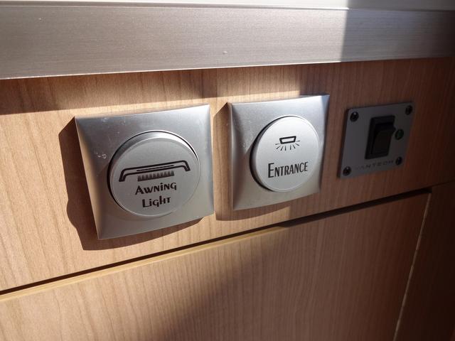 カムロード キャンピングカー バンテック コルドリーブス キャブコン シンク コンロ DC冷蔵庫 べバスト製FFヒーター リチウム500Ah 内部電源 外部充電 インバーター1500W フレキシブルソーラー4枚 家庭用エアコン 液晶テレビ マックスファン(37枚目)